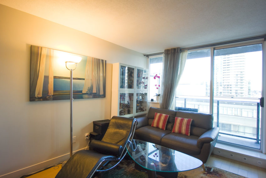 For Sale: 1 Bed 1 Bath Condo in Downtown Vancouver | Selling & Managing Vancouver Real Estate