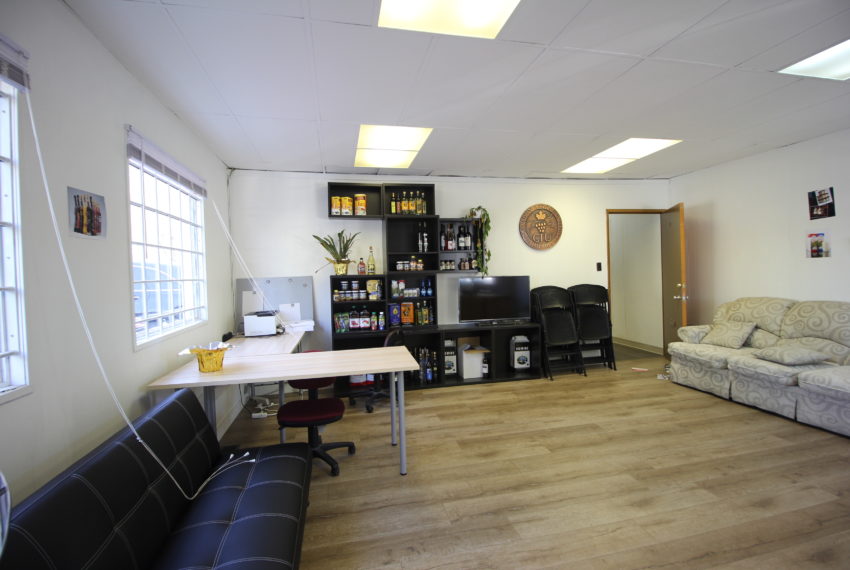 For Lease : 400 SF Office Space Near Airport @Vancouver West 温西400呎近机场办公室出租 | Selling & Managing Vancouver Real Estate