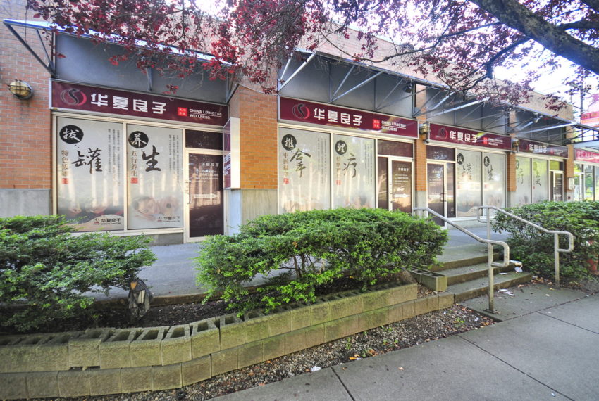 For Lease: Empire Center 2 Retail Spaces Near Richmond Skytrain Station 列治文帝國中心商鋪出租 | Selling & Managing Vancouver Real Estate