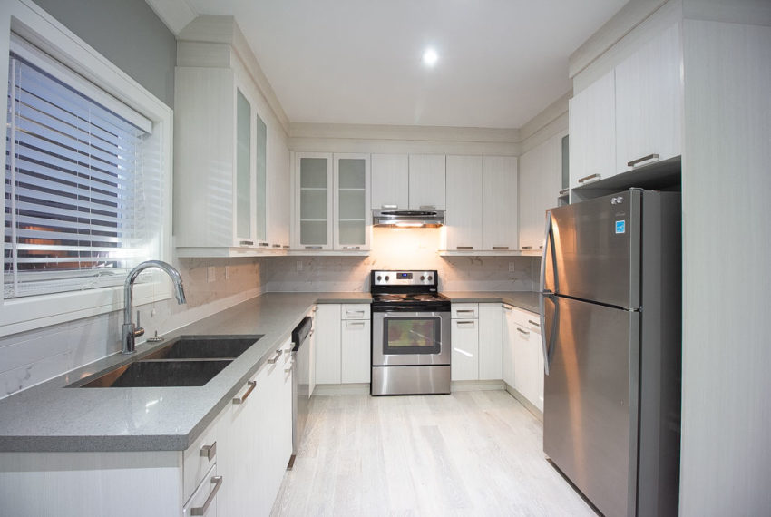 For Rent: 1 Bed 1 Bath Basement Suite in White Rock (Near White Rock Pier) 白石好校區溫馨如新1房 1衛獨立套房 | Selling & Managing Vancouver Real Estate