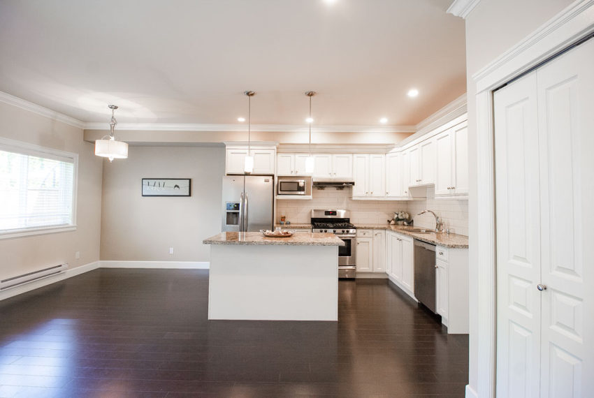 For Rent: 4 Bed 3 Bath Townhouse in Richmond (Near Richlea Square Shopping Centre) 列治文中心好校區4睡房3衛浴聯排別墅(兩層) | Selling & Managing Vancouver Real Estate