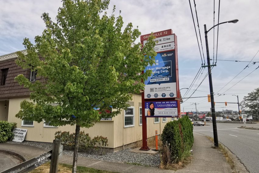 For Lease : Street Light Box at Granville St near YVR in Vancouver 温西近机场Granville St广告灯箱出租 | Selling & Managing Vancouver Real Estate