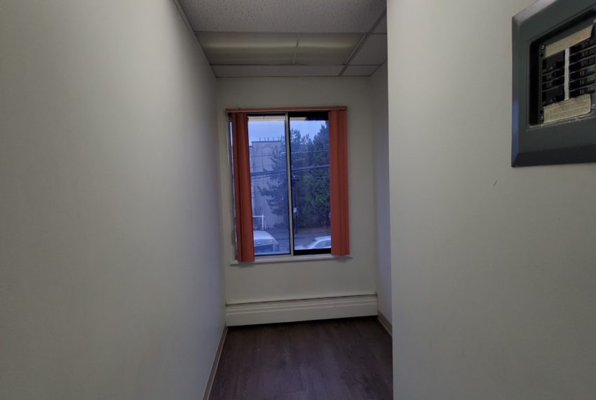 For Lease : Cozy Office Space Near Airport @Vancouver West 温西近机场小办公室出租 | Selling & Managing Vancouver Real Estate