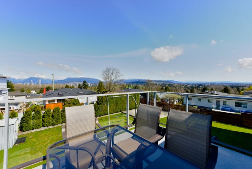 For Rent: 5 Bed 3 Bath House in Burnaby (Near Forest Glen Park) 本拿比好校區溫馨5睡房3衛浴獨立屋 | Selling & Managing Vancouver Real Estate