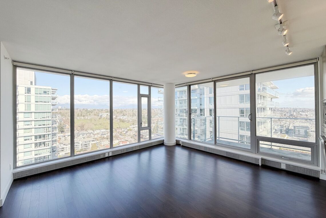 Vancouver West (Sky Train Station) 2 Bed 2 Bath Condo with View (MC2) 溫哥華西區近天車站2睡房2衛浴高層觀景公寓 | Selling & Managing Vancouver Real Estate