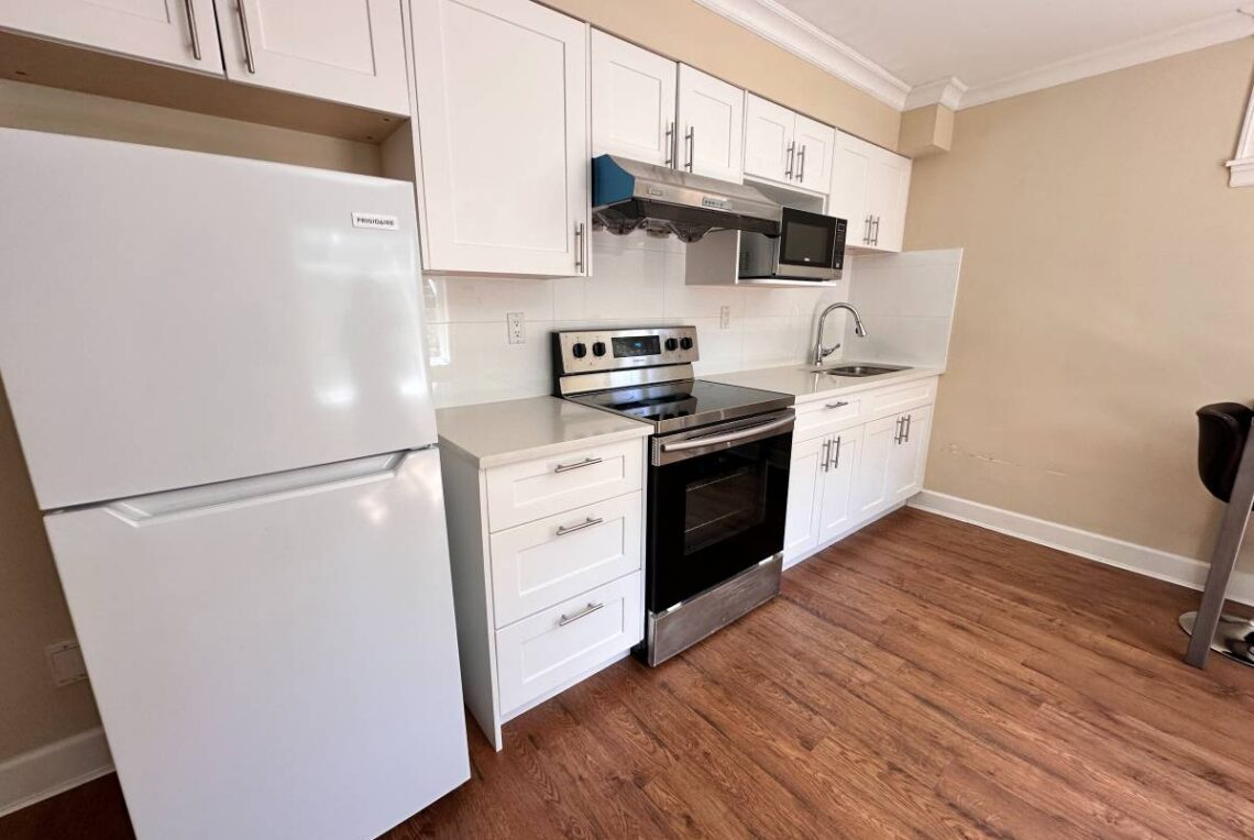 Vancouver Furnished 2-bed 2-bath Semi-basement Suite near Lord Bynd 溫西獨立屋土庫2房2衛帶家具(近Lord Bynd中學)出租 | Selling & Managing Vancouver Real Estate